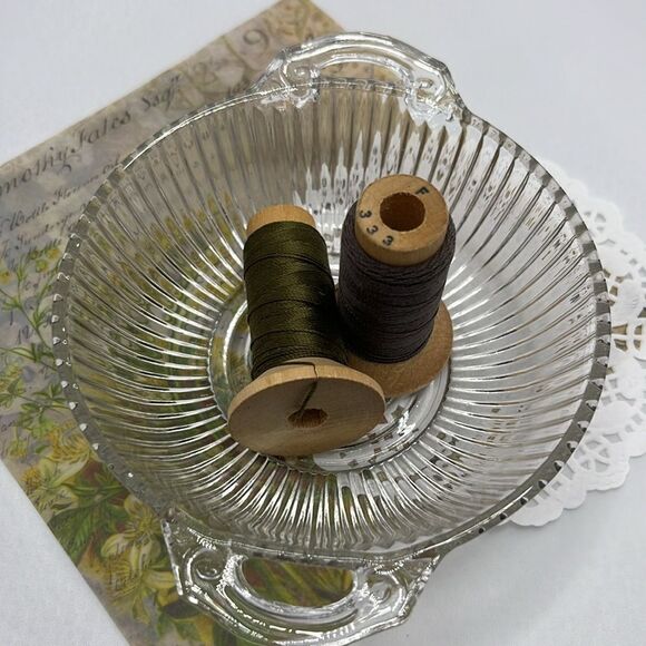 Farmhouse Clear Glass Candy Dish Bowl Side Handles 2 Earth Tone Spools of Thread - Picture 10 of 10